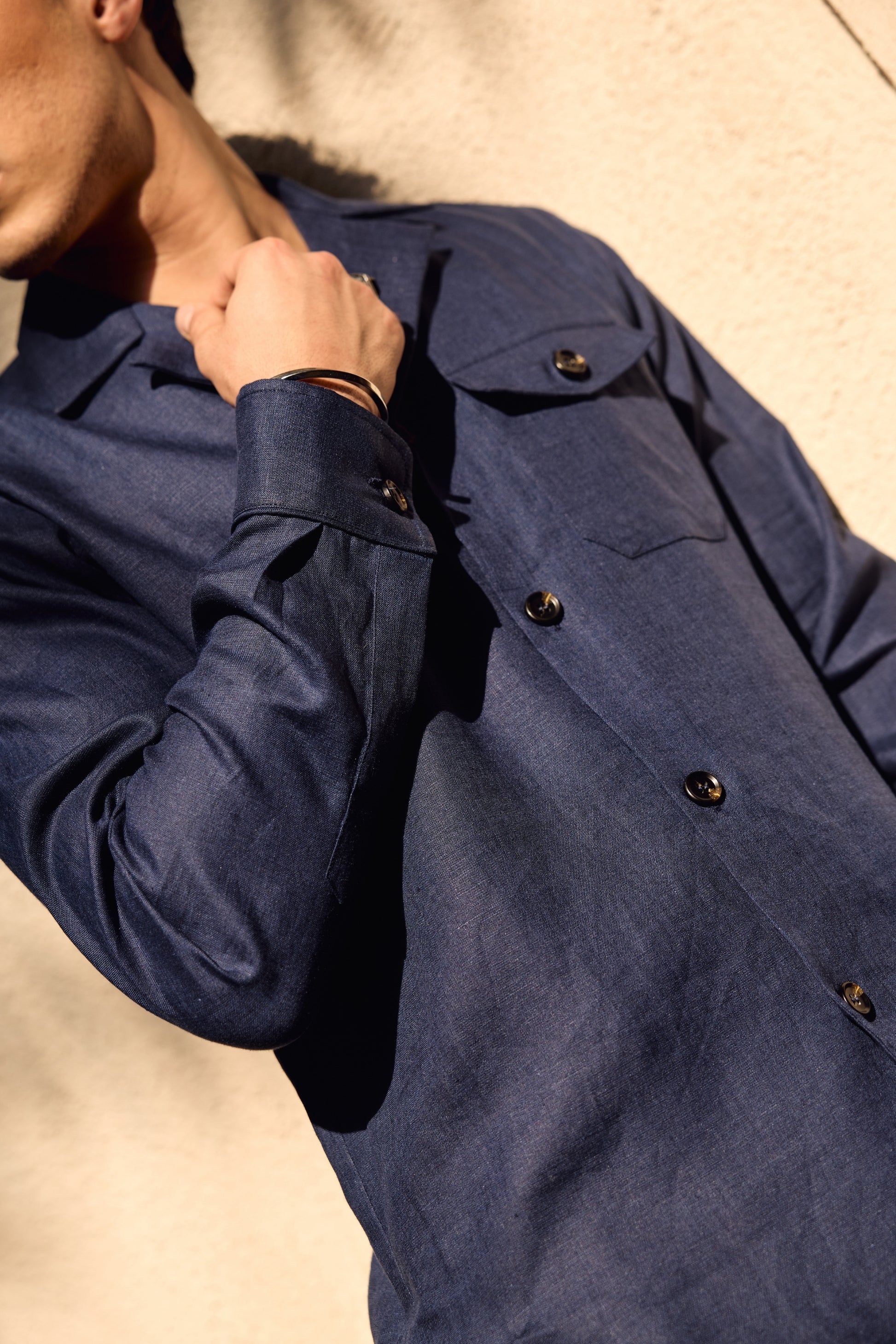 The Renan Linen Shirt in Navy blue