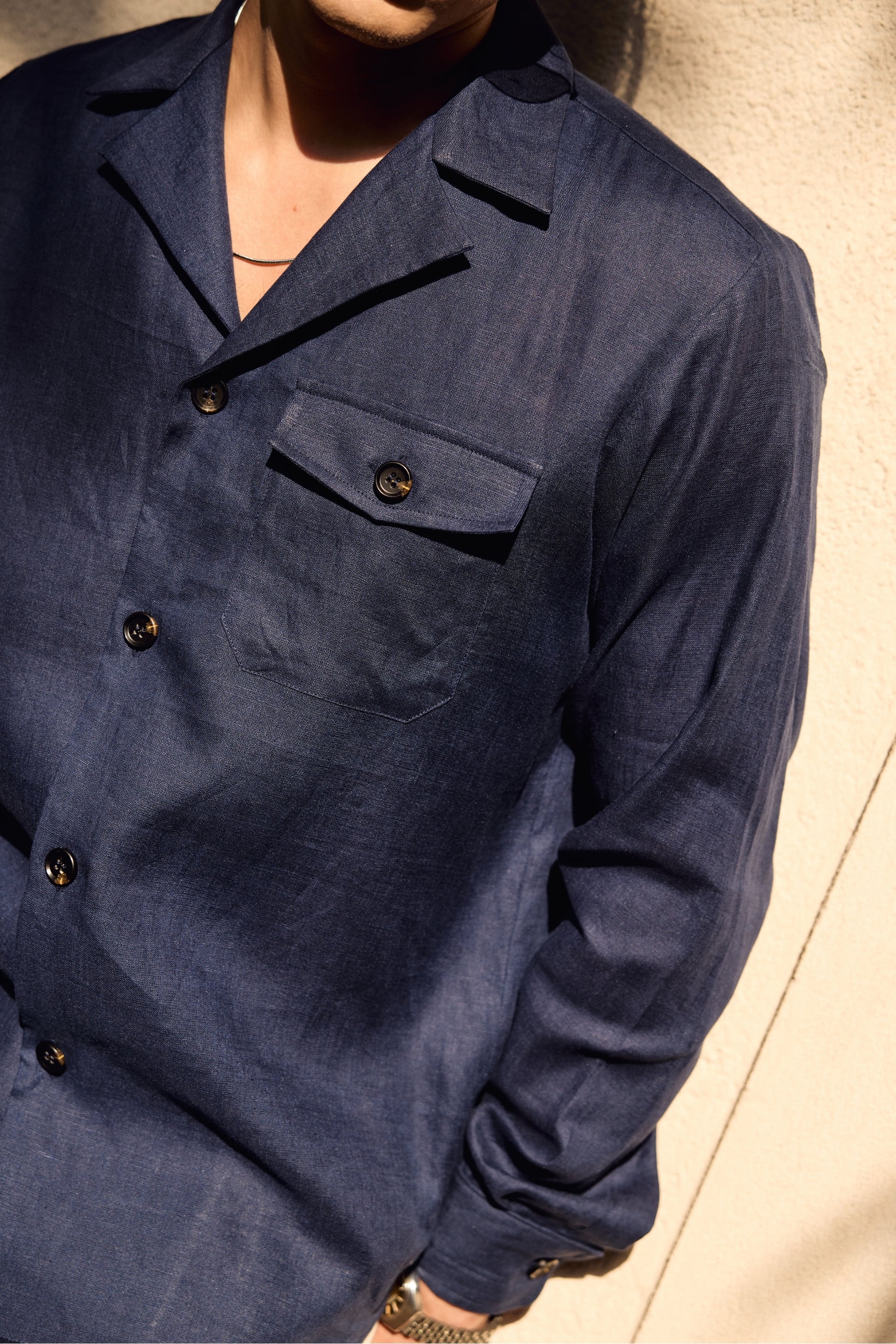The Renan Linen Shirt in Navy blue