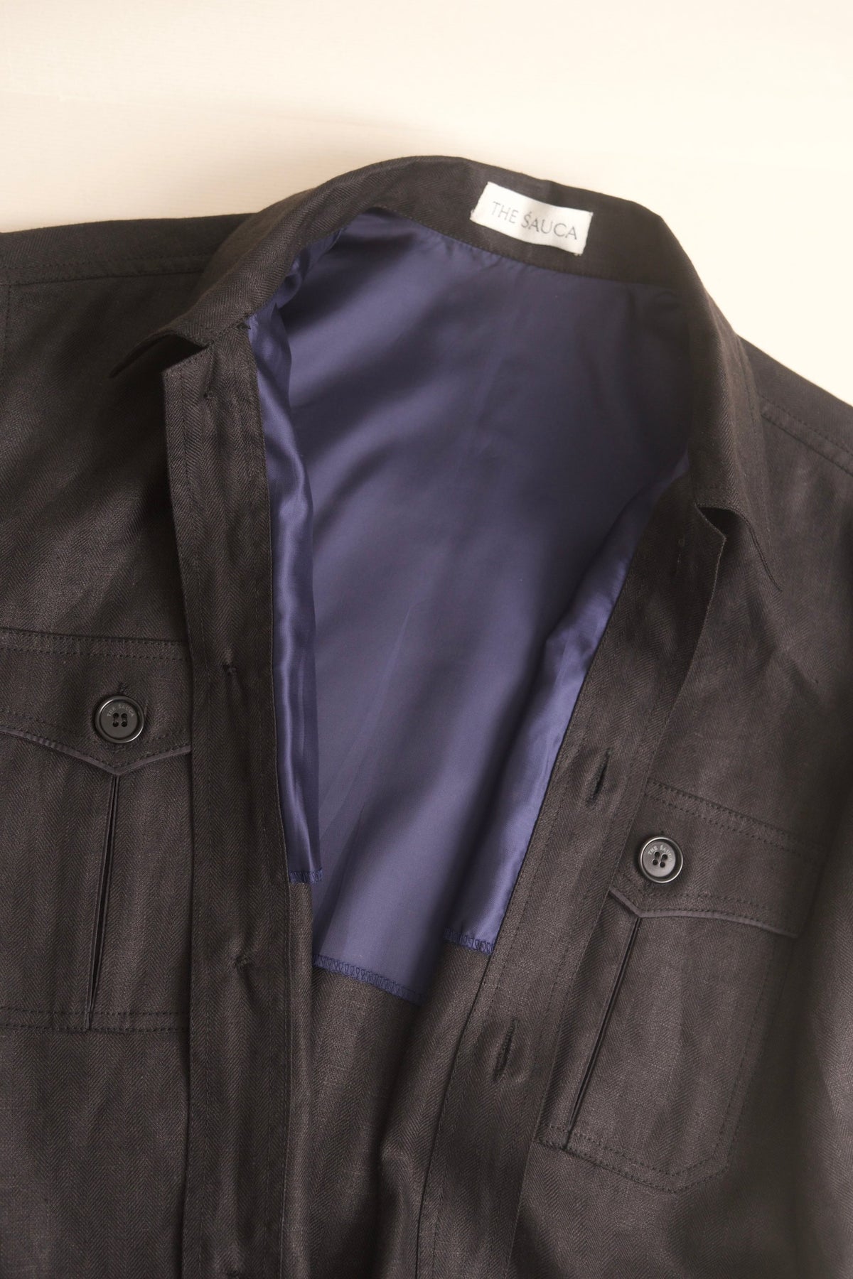Inside a Śauca overshirt: Bemberg lining, piped pockets and Corozo buttons
